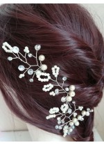 Украса за сватбена прическа с кристали Сваровски и перли цвят бяло модел Tender Bloom by Rosie